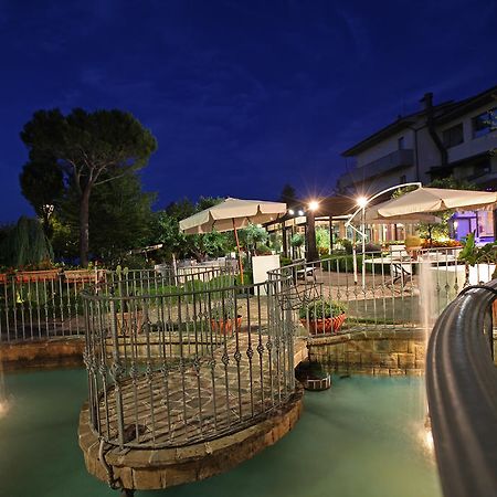 Hotel Tetto Delle Marche - Ristorante Dei Conti チンゴリ エクステリア 写真