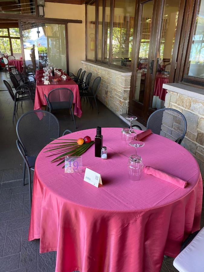 Hotel Tetto Delle Marche - Ristorante Dei Conti チンゴリ エクステリア 写真