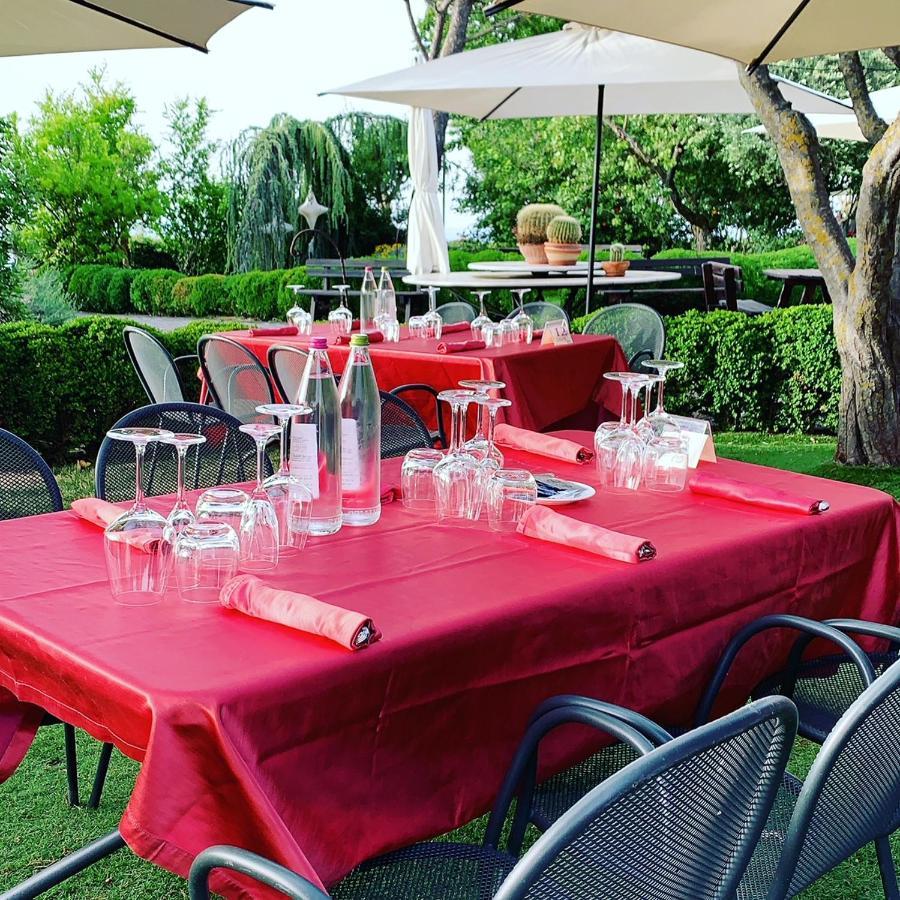 Hotel Tetto Delle Marche - Ristorante Dei Conti チンゴリ エクステリア 写真