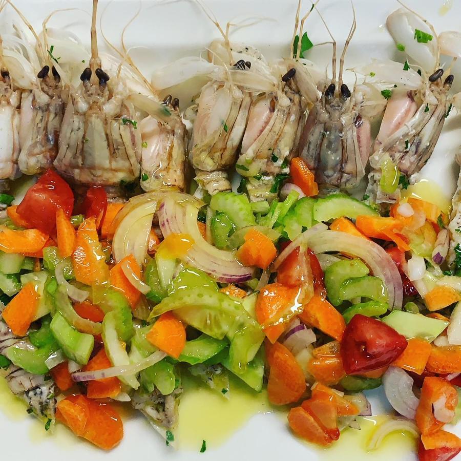 Hotel Tetto Delle Marche - Ristorante Dei Conti チンゴリ エクステリア 写真