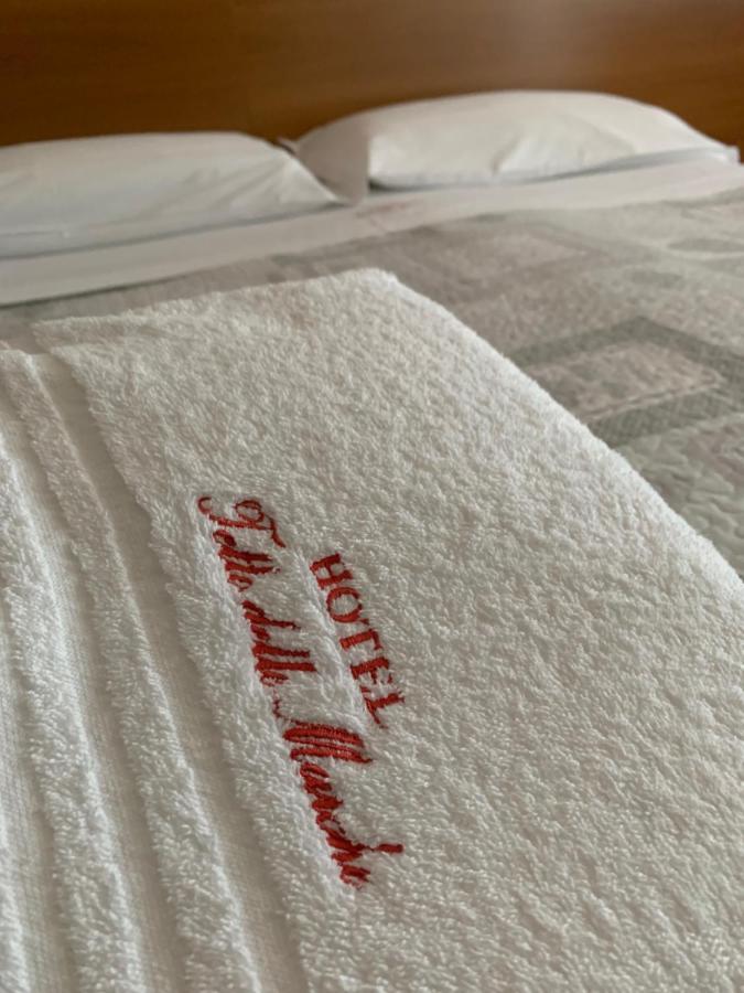 Hotel Tetto Delle Marche - Ristorante Dei Conti チンゴリ エクステリア 写真