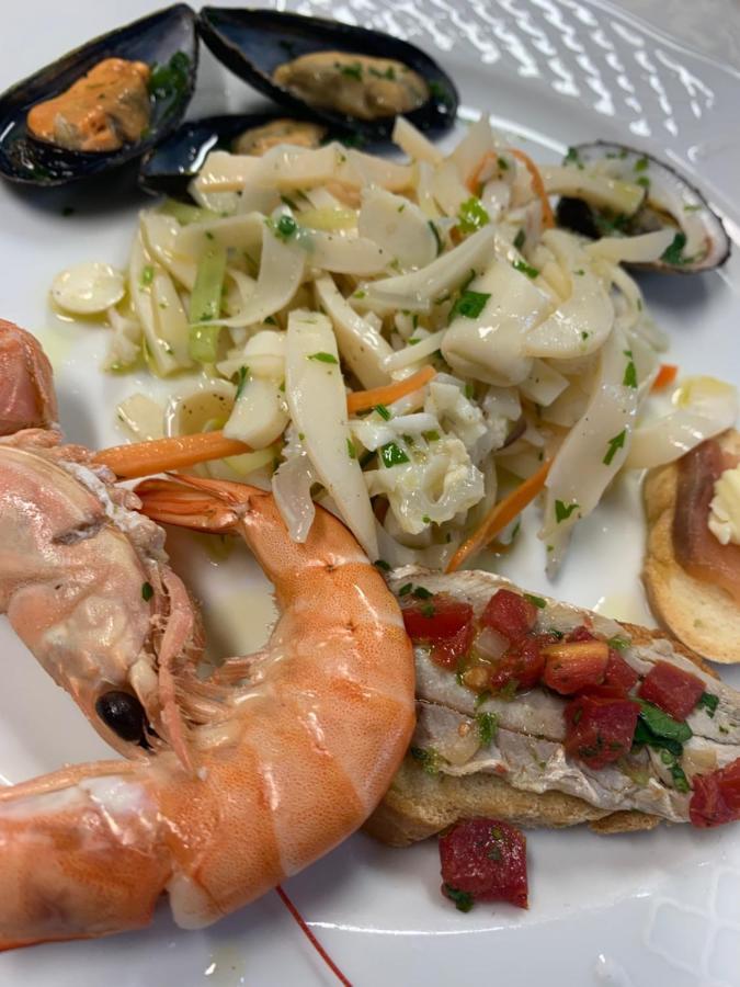 Hotel Tetto Delle Marche - Ristorante Dei Conti チンゴリ エクステリア 写真
