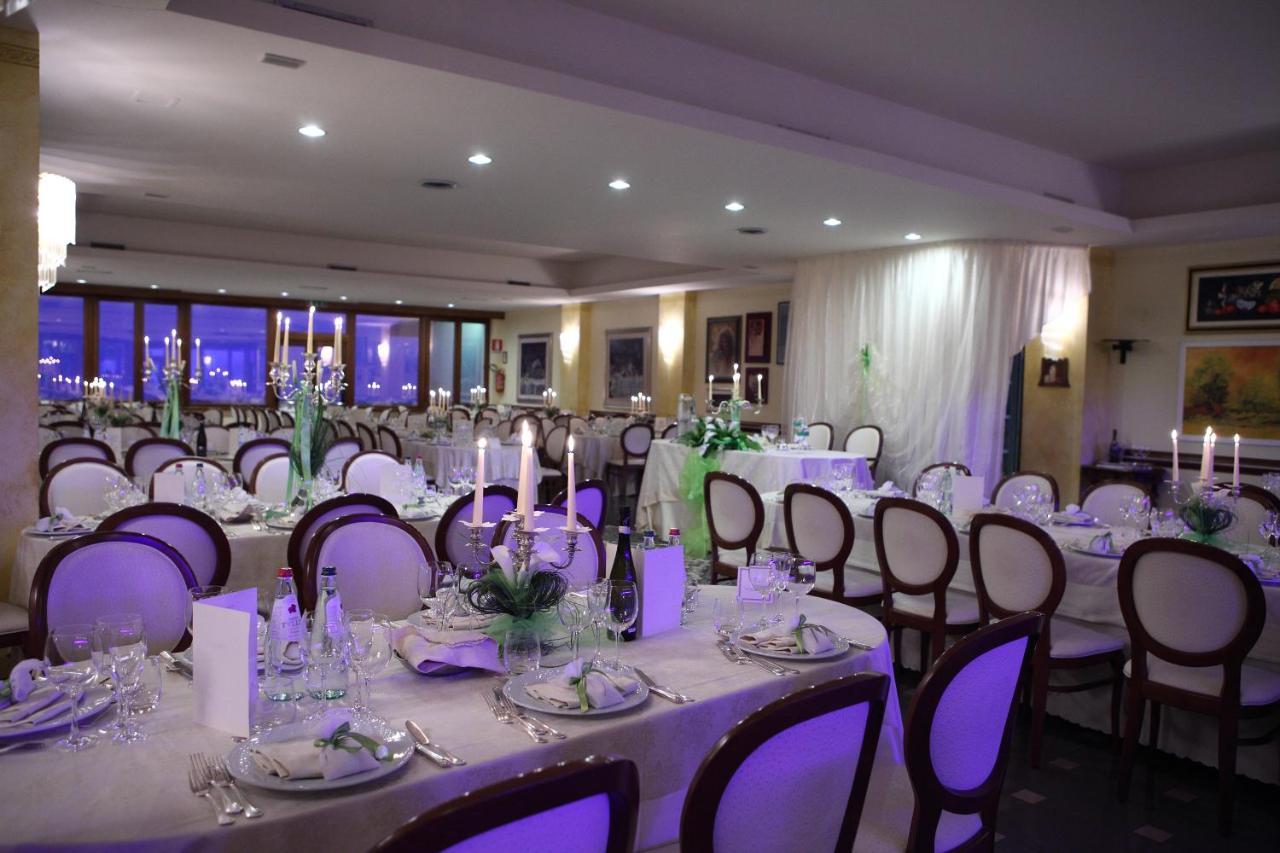 Hotel Tetto Delle Marche - Ristorante Dei Conti チンゴリ エクステリア 写真