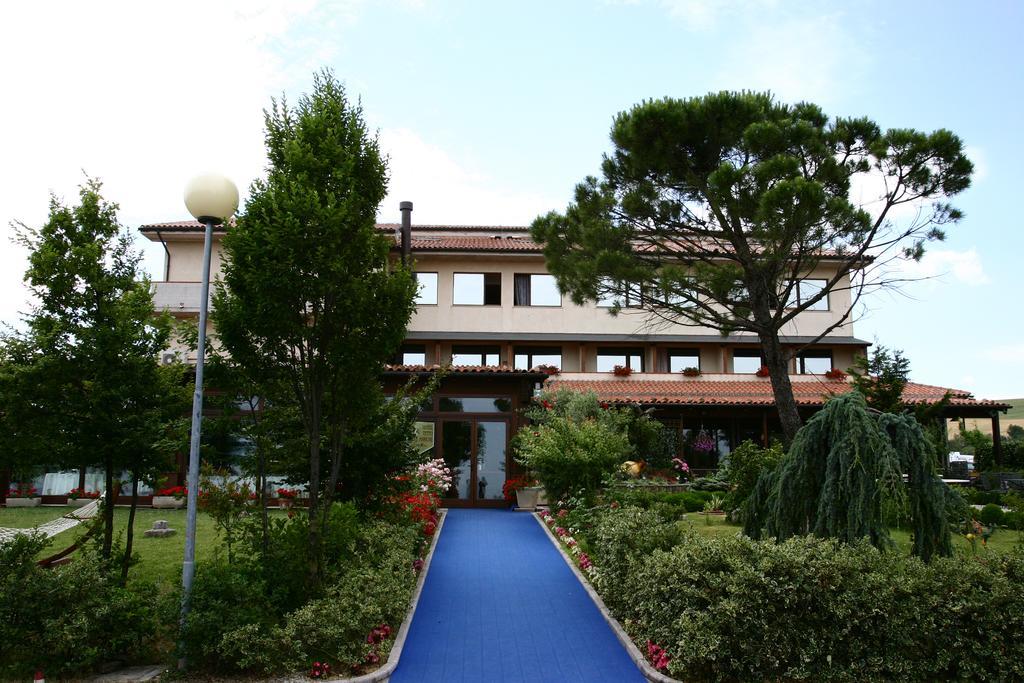 Hotel Tetto Delle Marche - Ristorante Dei Conti チンゴリ エクステリア 写真
